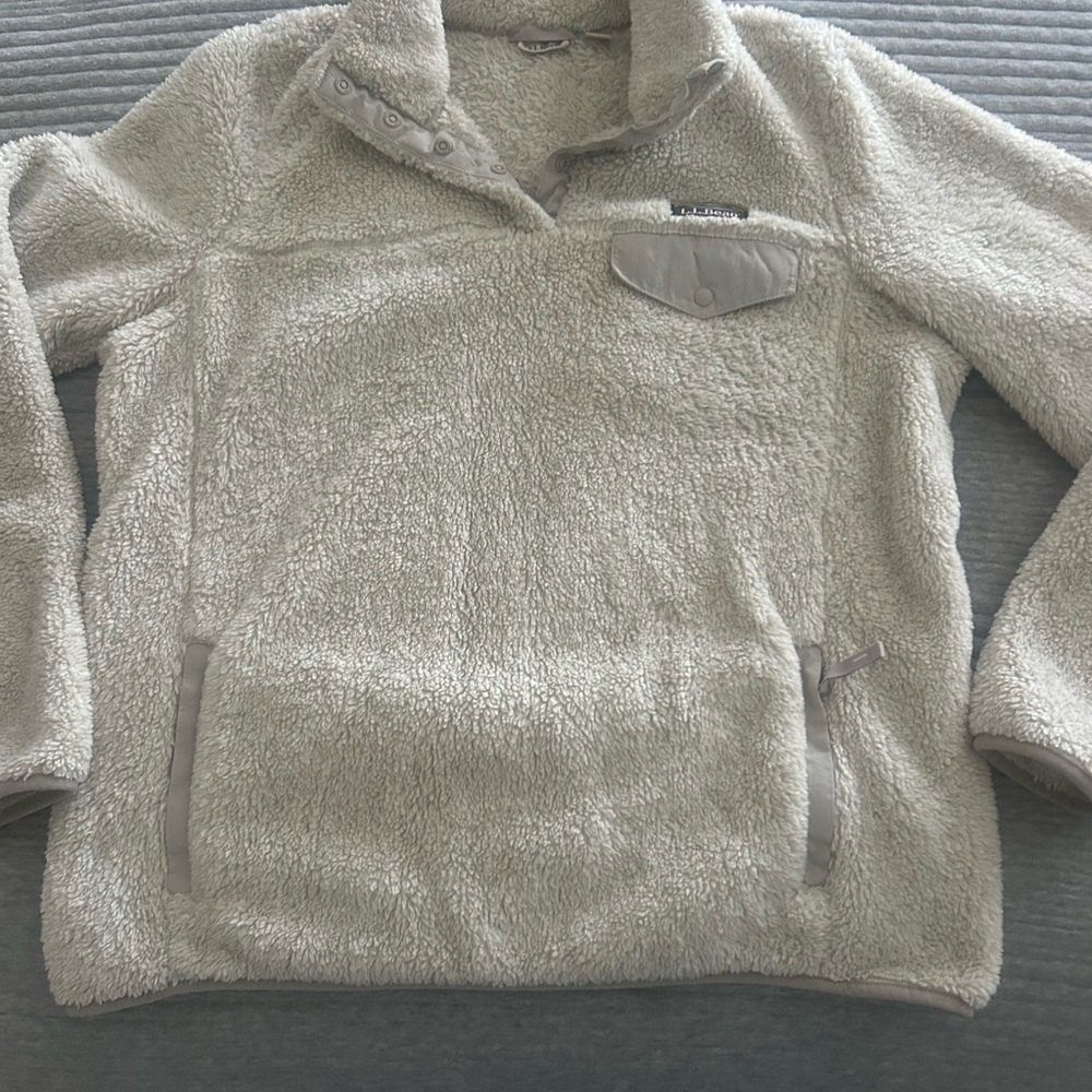 Cozy Cream Fleece Pullover with Pocket